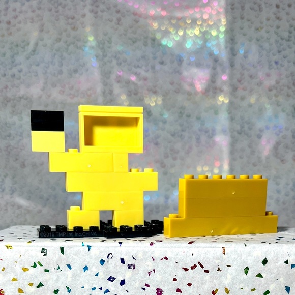 McFarlane Toys Five Nights at Freddy's 8-Bit Buildable Figure: Chica - Picture 2 of 4